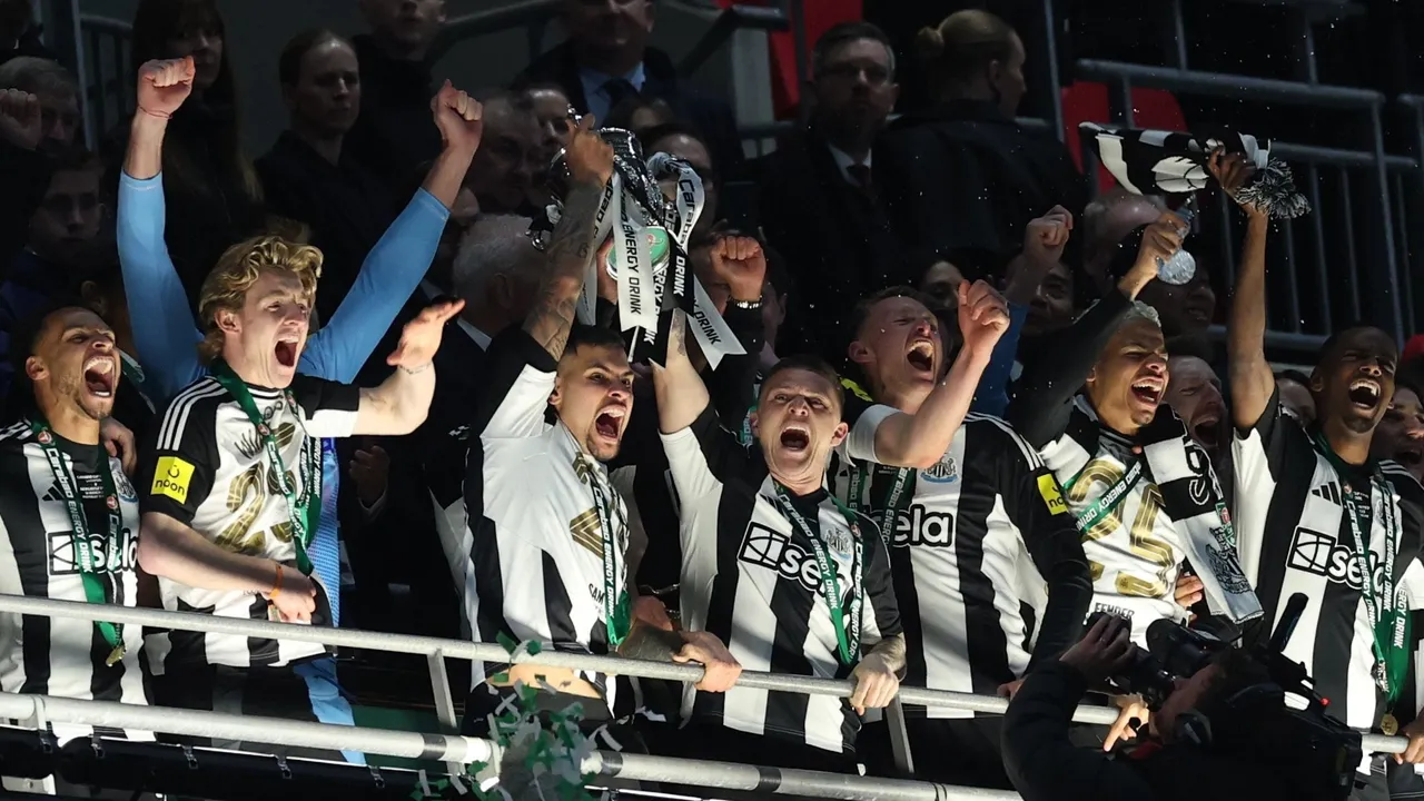 Newcastle United players greeted by surprise guest as they gather at the famous Wembley steps