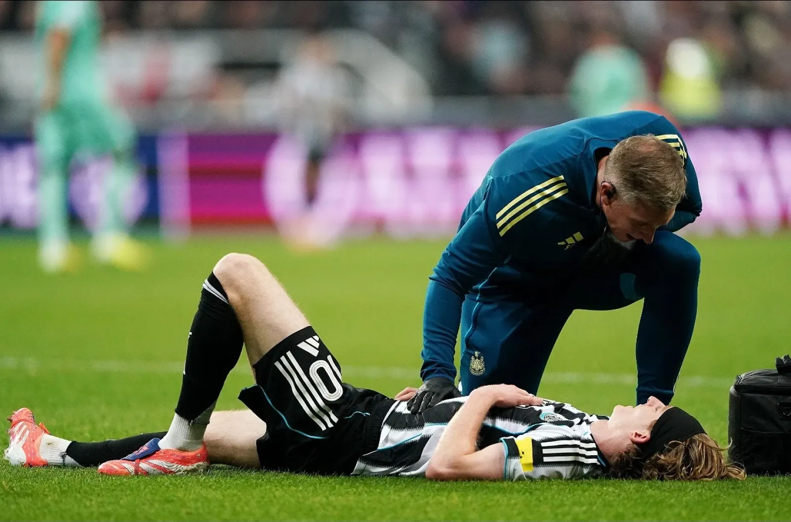 4537 newcastle uniteds anthony gordon injured 5 november 2025