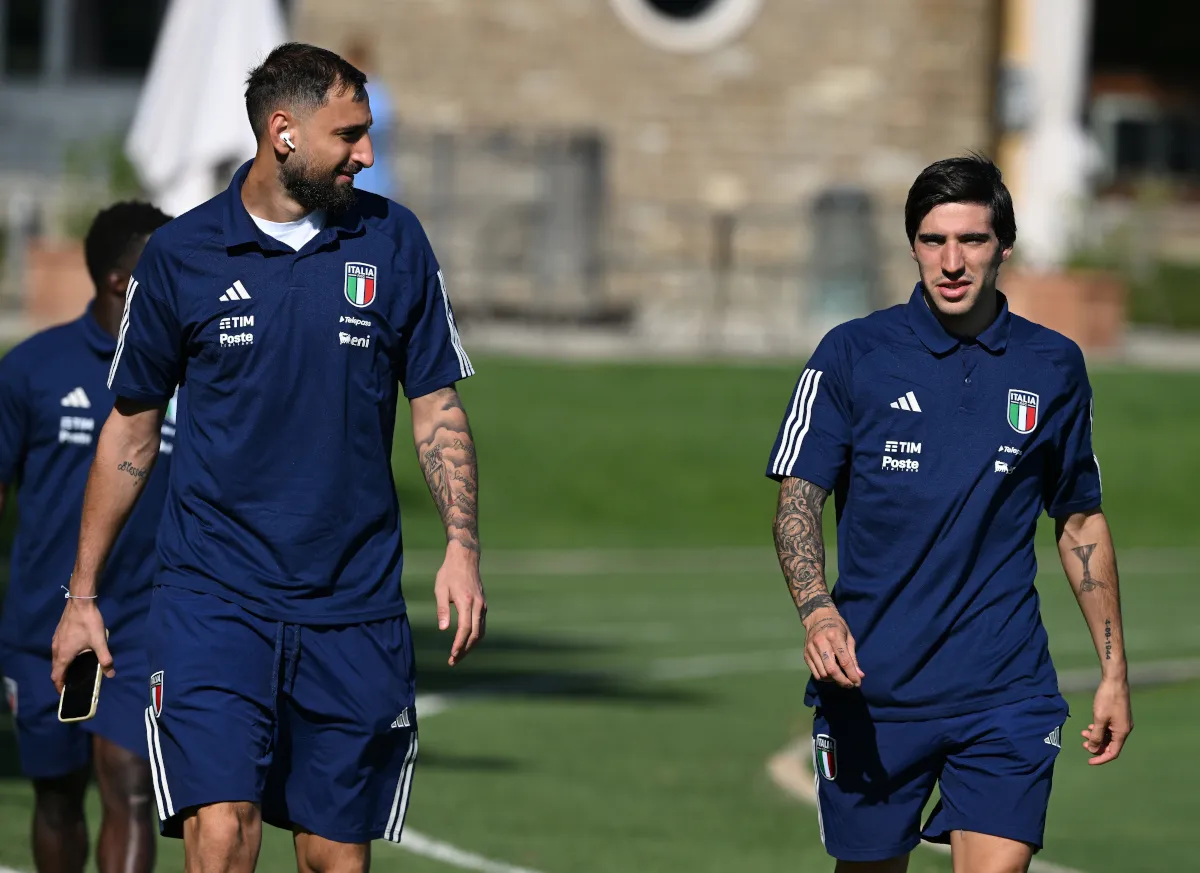 Gianluigi Donnarumma Sandro Tonali chat Italy