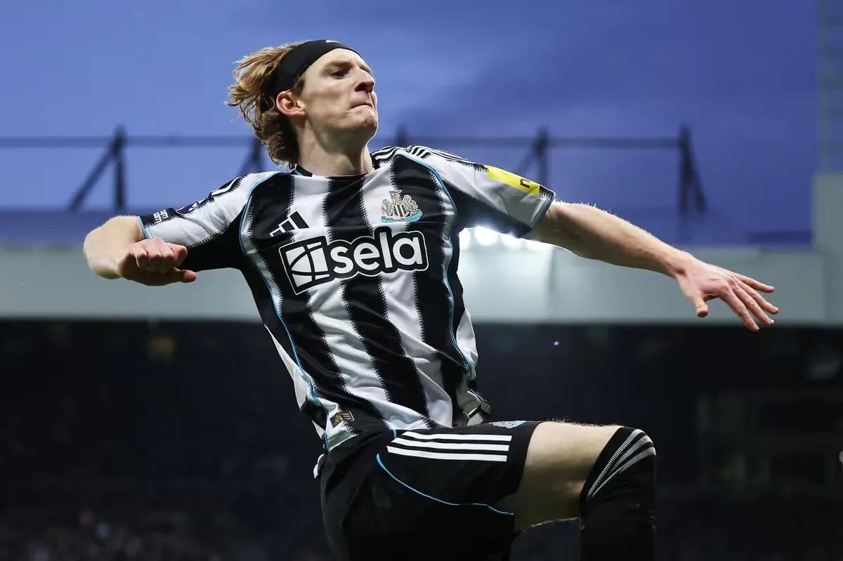 0 Newcastle United v Burnley Premier League ezgif com avif to jpg converter