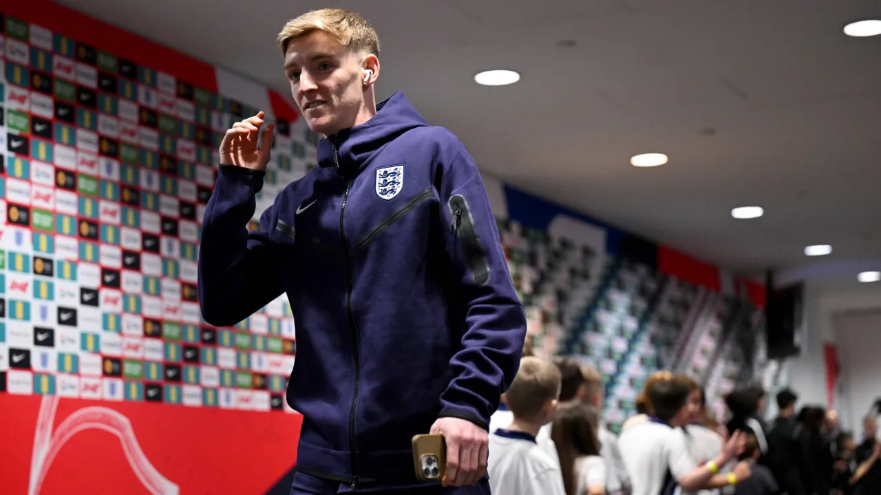 Anthony Gordon has a solid England debut up against Bruno Guimaraes at Wembley