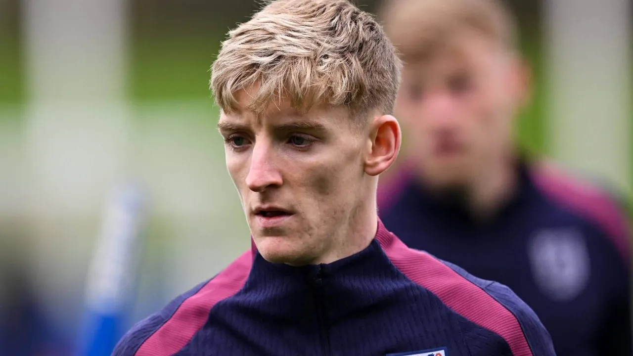 Anthony Gordon: Former Sunderland player admits Newcastle winger "wanted to leave" Everton