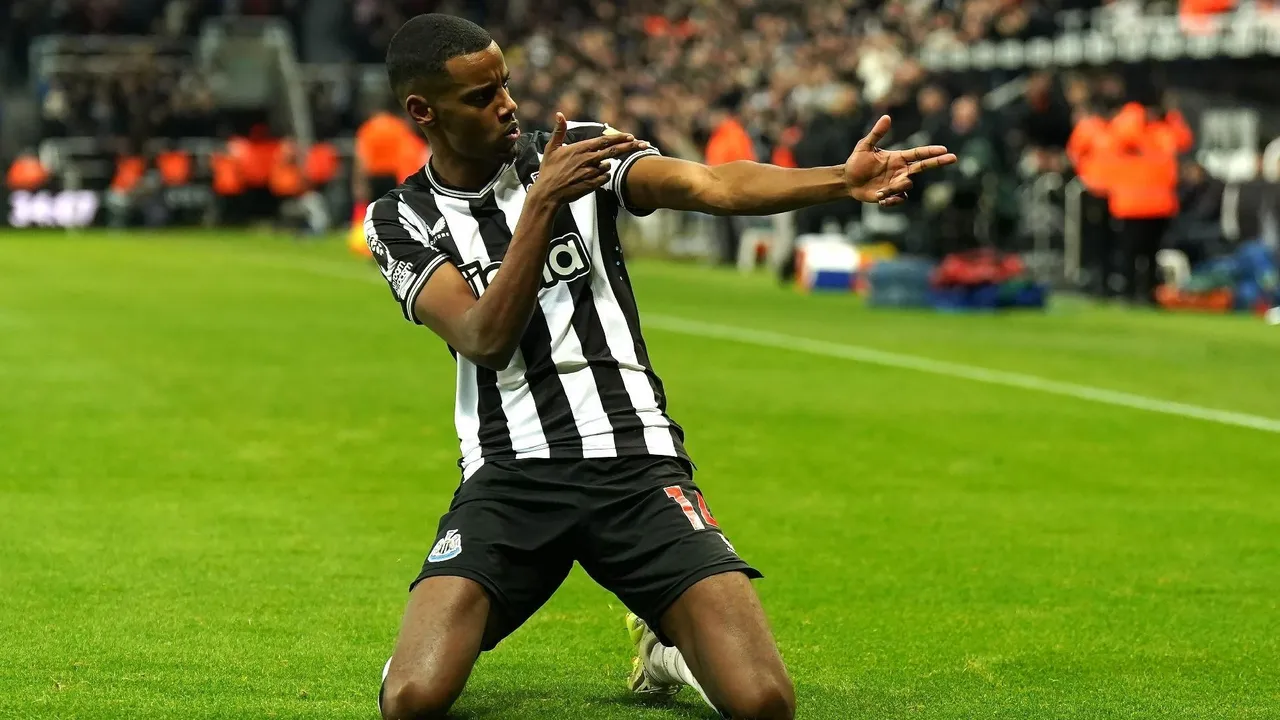 Eddie Howe will not sell Alexander Isak this summer as rumours of an Arsenal bid grow stronger