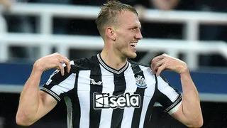 Eddie Howe praises versatile £13m Newcastle defender for 'second to none' leadership