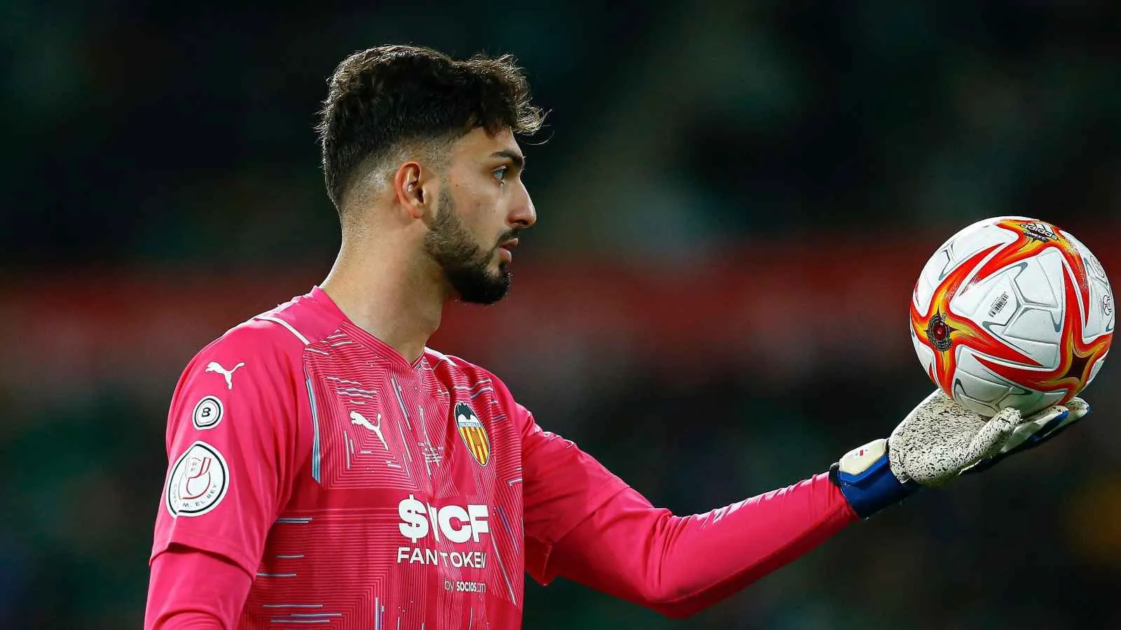 Giorgi Mamardashvili holding the ball during a Valencia match