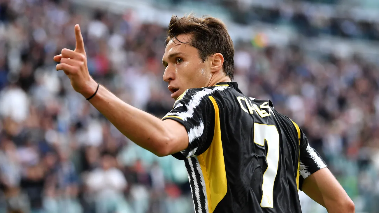 Federico chiesa en el duelo entre la juventus y la ac monza en la serie a tim 2023 24