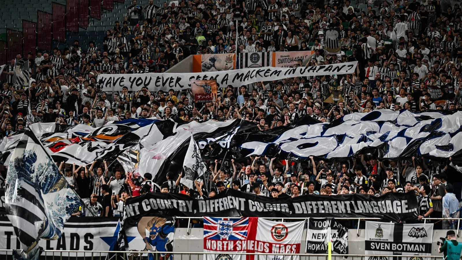 Fans inside saitama stadium japan newcastle united nufc 2000