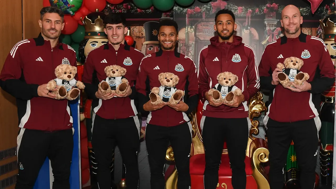 Newcastle United lads pictured spreading festive joy as they visit kids' hospital